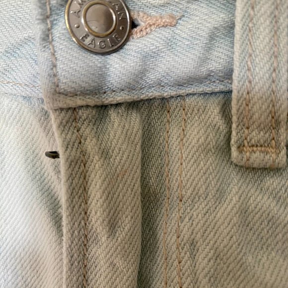 American Eagle Light Wash Distressed Jean Shorts Size 0 - Picture 4 of 5